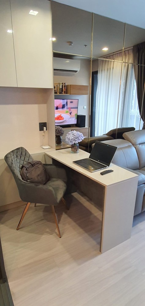 ให้เช่า คอนโด ไลฟ์ ลาดพร้าว ตกแต่งบิ้วอินสุดปัง โดนใจ ชั้นสูง มาแต่ตัว ก็อยู่ได้เลยจ้า