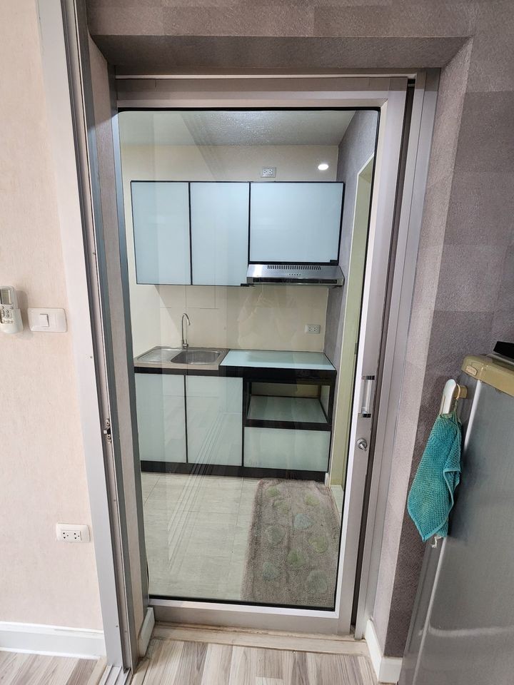 Condo for sale, The Cube Plus Chaengwattana, empty room, affordable price. Room decorators say you can't miss it.
