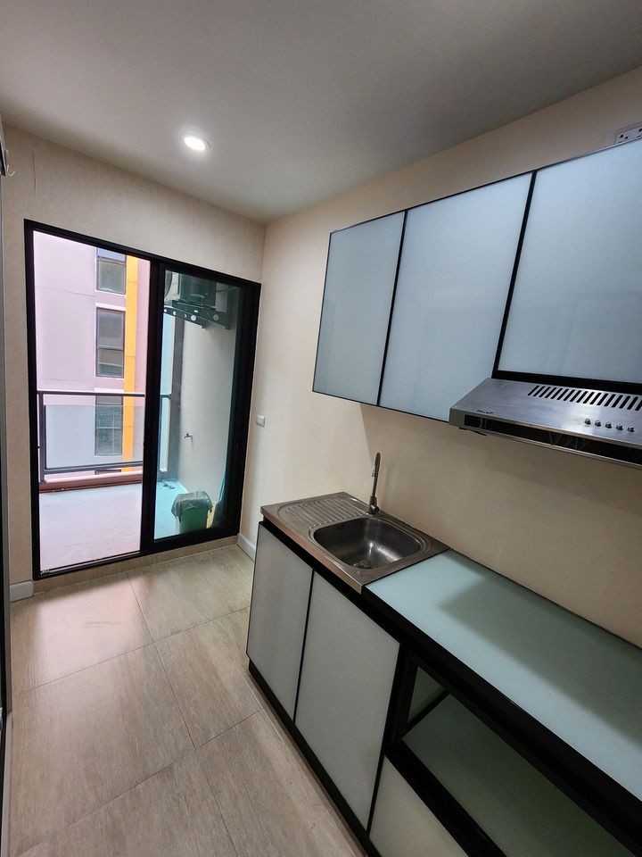 Condo for sale, The Cube Plus Chaengwattana, empty room, affordable price. Room decorators say you can't miss it.