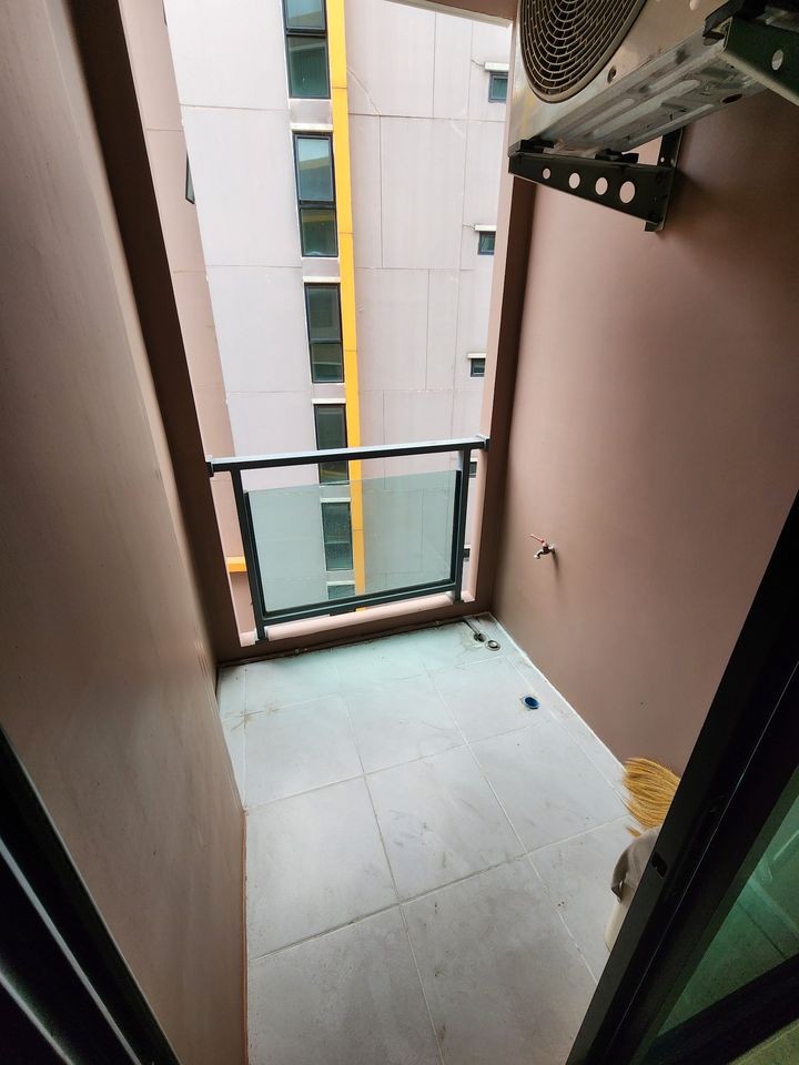 Condo for sale, The Cube Plus Chaengwattana, empty room, affordable price. Room decorators say you can't miss it.