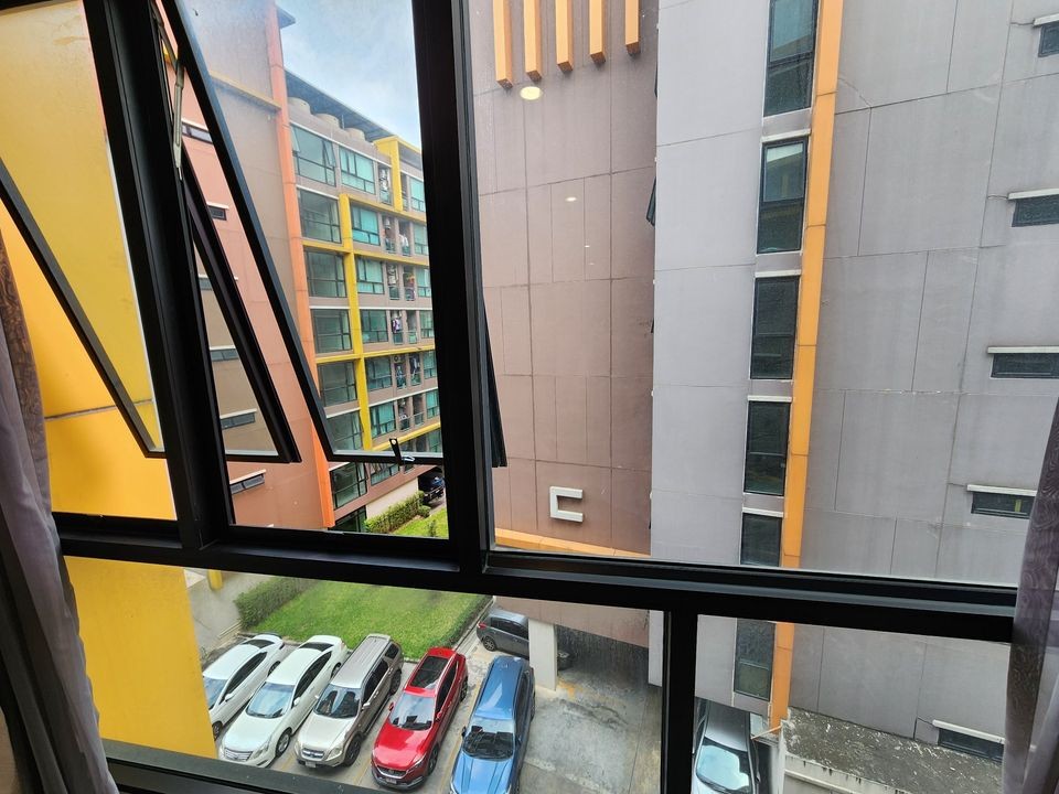 Condo for sale, The Cube Plus Chaengwattana, empty room, affordable price. Room decorators say you can't miss it.