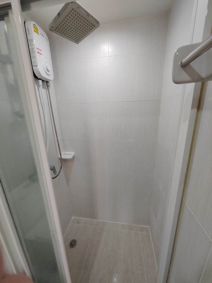 Condo for sale, The Cube Plus Chaengwattana, empty room, affordable price. Room decorators say you can't miss it.