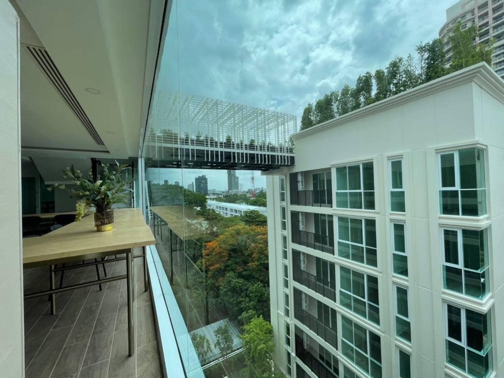 ปล่อยเช่า ชาโตว์ อินทาวน์ รัชโยธิน กั้นห้องเป็นสัดส่วน เฟอร์นิเจอร์ครบชุด พร้อมโซฟาน่านั่่่ง จองเลย