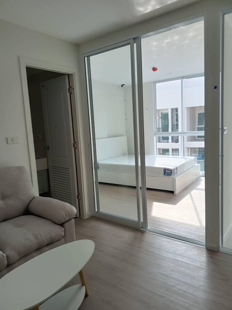 ปล่อยเช่า ชาโตว์ อินทาวน์ รัชโยธิน กั้นห้องเป็นสัดส่วน เฟอร์นิเจอร์ครบชุด พร้อมโซฟาน่านั่่่ง จองเลย