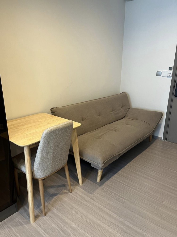 For rent condo Life Asoke Hype, studio room, 34th floor, has a high view, comes at a great price. Tell me that you need to reserve.