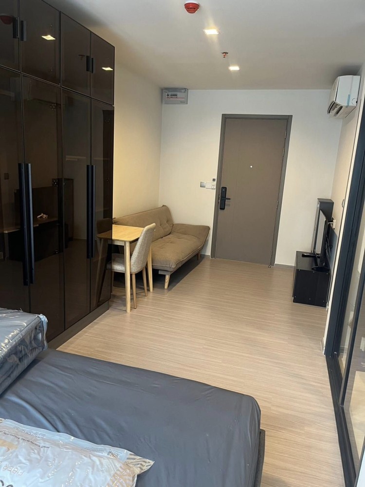 For rent condo Life Asoke Hype, studio room, 34th floor, has a high view, comes at a great price. Tell me that you need to reserve.