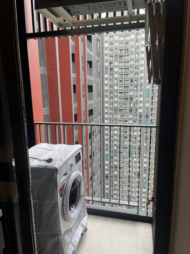 For rent condo Life Asoke Hype, studio room, 34th floor, has a high view, comes at a great price. Tell me that you need to reserve.