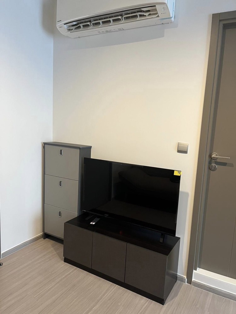 For rent condo Life Asoke Hype, studio room, 34th floor, has a high view, comes at a great price. Tell me that you need to reserve.