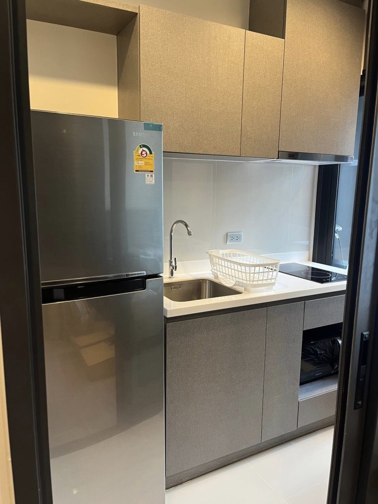For rent condo Life Asoke Hype, studio room, 34th floor, has a high view, comes at a great price. Tell me that you need to reserve.