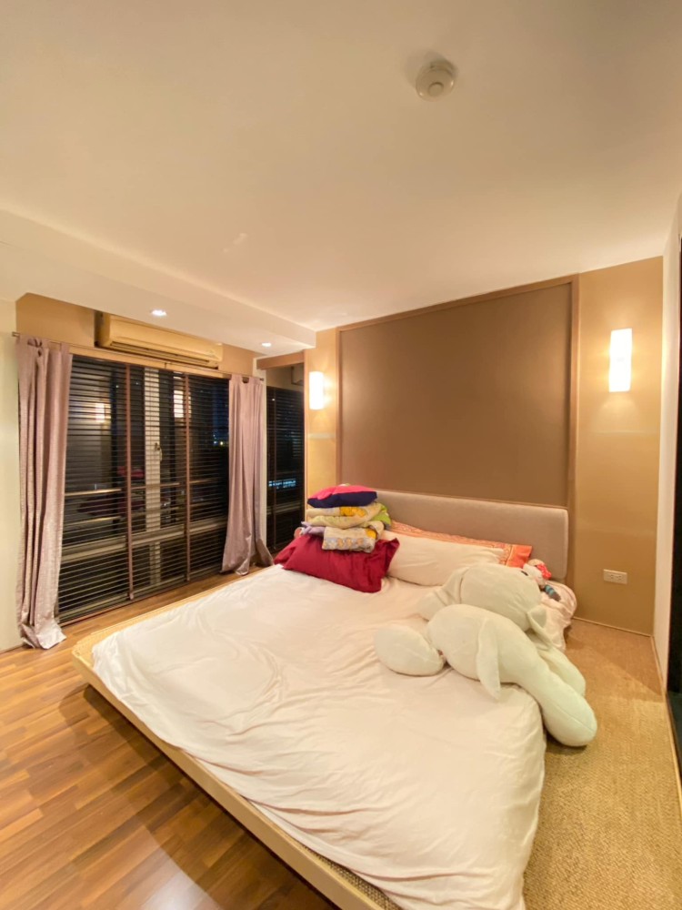 ขาย I-House condo RCA ห้องกว้างขวาง มี Walk-in Closet ในตัว Buit-In ครบเซ็ท สนใจ จองเลย