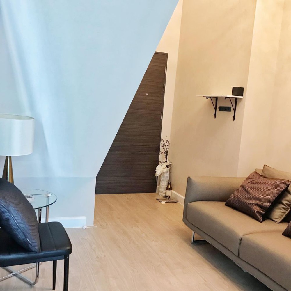 ด่วนๆ คอนโด ให้เช่า Metrosky prachacheun ห้องDuplex ห้องสวยหรู วิวสระว่ายน้ำ อย่ารอช้ารีบจองเลย