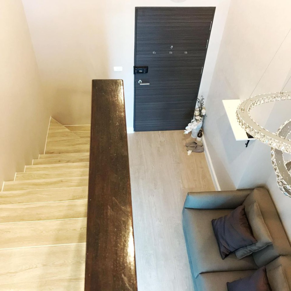 ด่วนๆ คอนโด ให้เช่า Metrosky prachacheun ห้องDuplex ห้องสวยหรู วิวสระว่ายน้ำ อย่ารอช้ารีบจองเลย