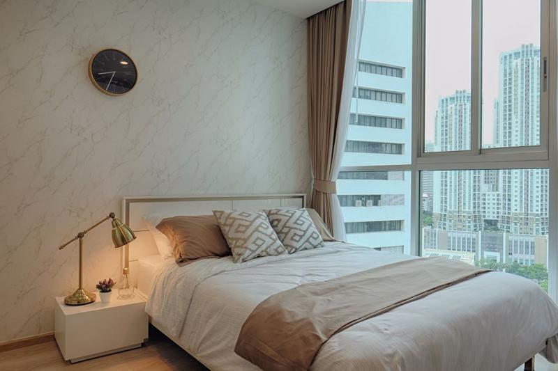 ปล่อยเช่าห้อง Studio ขนาด 23 ตรม. แบบ Fully Furnished ใจกลางรัชดา ชั้น 18 ทิศใต้ วิวสระว่ายน้ำ