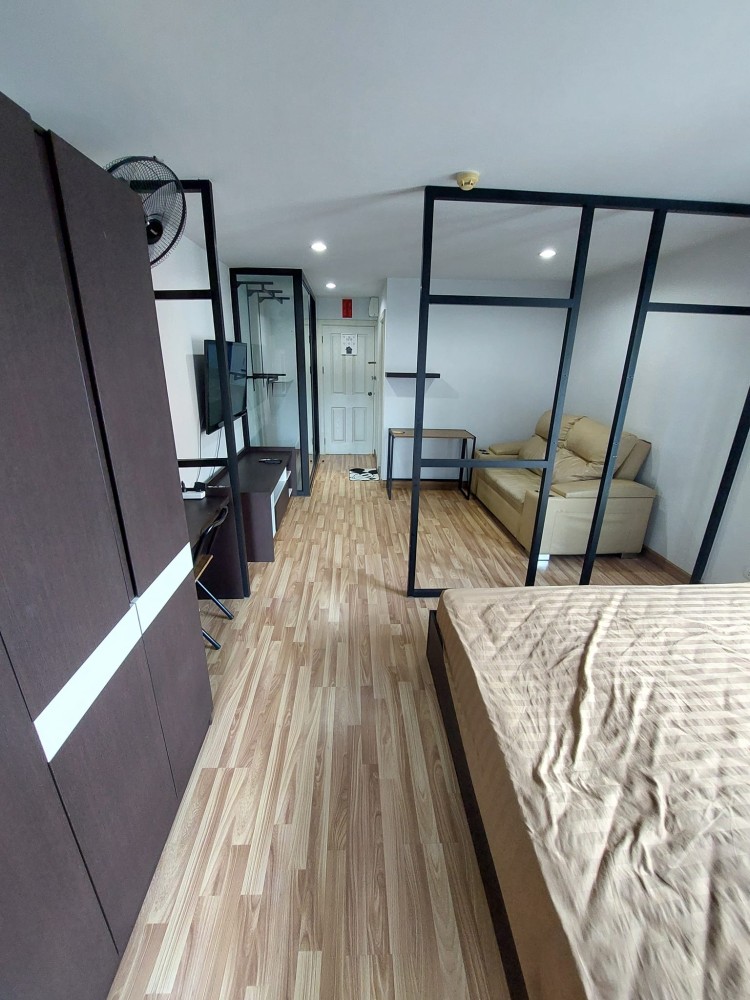 ให้เช่า Regent Home 20 ประชาชื่น 16 ห้องไม่แคบอยู่สบาย โซฟาหนานุ่มน่านั่ง อย่ารอช้า จองเลยย!!