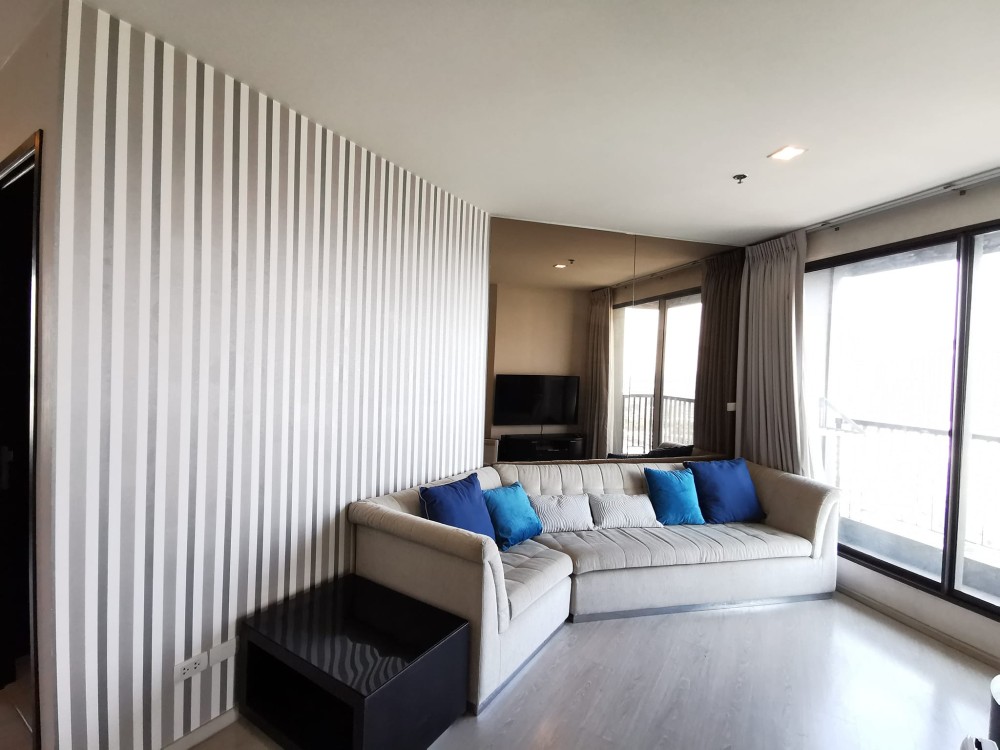 For Rent Rhythm Sukhumvit 44/1 ชั้นสูง วิวสวย ห้องกว้างสุด โซฟาตัวใหญ่นุ่มนิ่มนั่งสบาย ไม่จองพลาดมาก