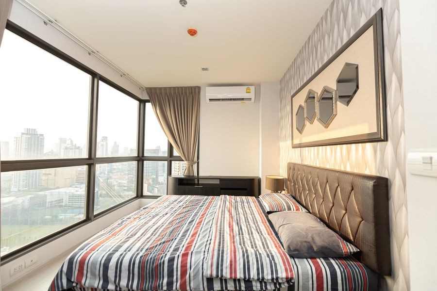 ให้เช่า  Rhythm Sukhumvit 44/1 2 Bedrooms 1 bathroom ดูน่าอยู่มาก วิวสวย พลาดแล้วจะเสียใจ