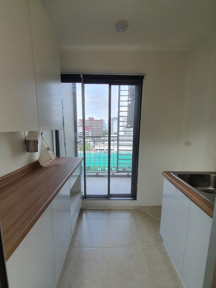 For rent, U Delight Ratchavipha, fully furnished, pool view, ready to move in. Don't miss it.
