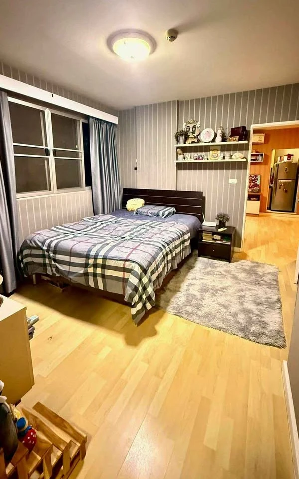 Sell / rent urgently !! D-Condo Ramindra, full of furniture, good location, near department stores, don't miss !!