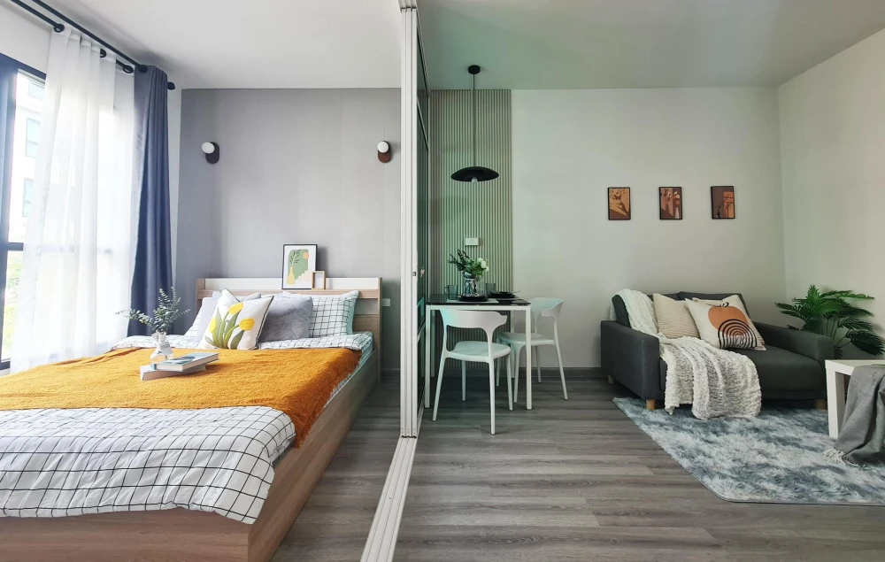 Condo for sale, B U Chokchai 4, glass-divided rooms, not expensive, beautifully decorated, worth living in, hurry and reserve to be the owner.