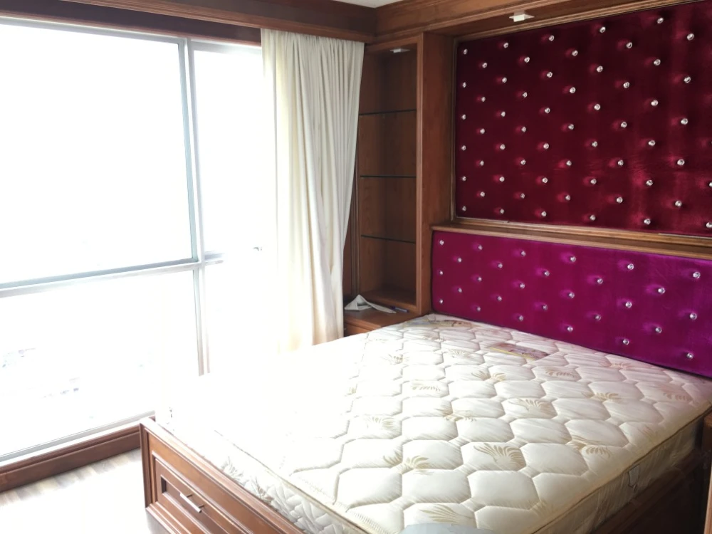 Condo for sale, The Room Sathorn-Taksin, very spacious room, good location, ready to move in, don't wait!