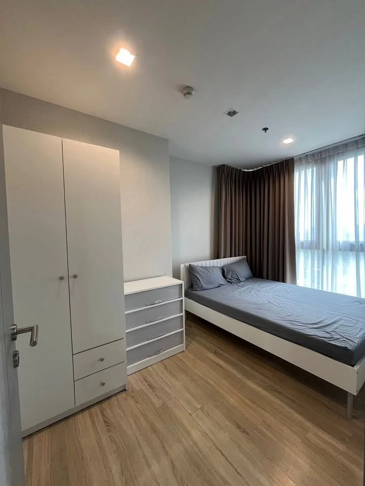 Condo for sale, The Base Garden-Rama 9, empty room, corner room, balcony facing south, on the main road