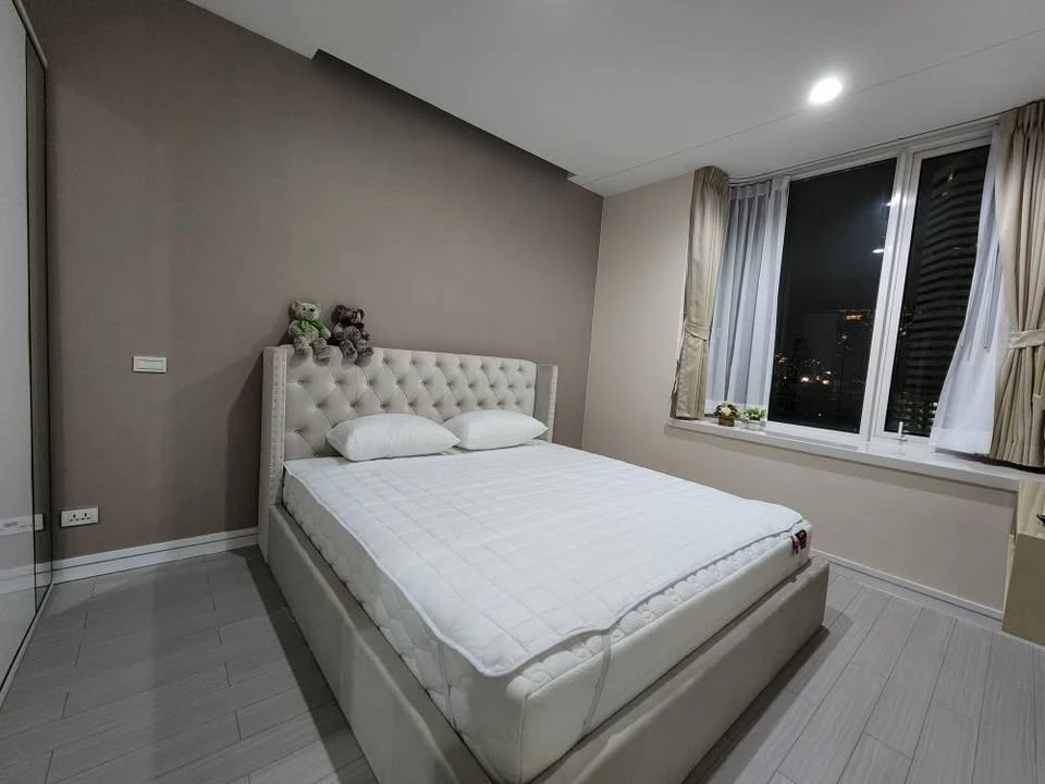 Beautiful unit for sale!! Park Origin Thonglor Condo, 10th floor, Building B, corner unit, swimming pool view, fully furnished. Reserve now!!