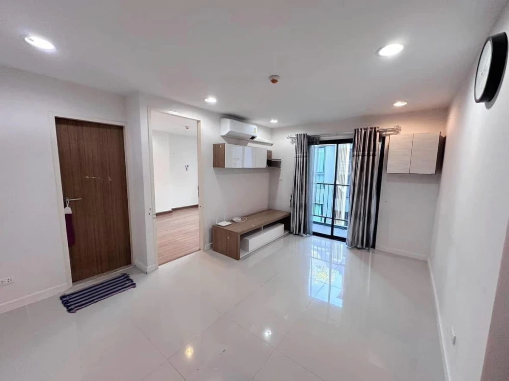Sell Zenith Place, Sukhumvit 42, corner room, 8th floor, privacy, good price like this, must reserve now. Urgent.