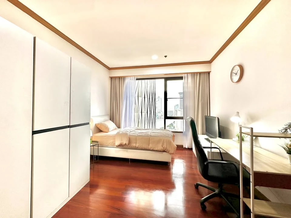 For sale: Chao Phraya house, Chao Phraya River view, luxurious atmosphere, spacious area, if you don't book, you'll really miss out.
