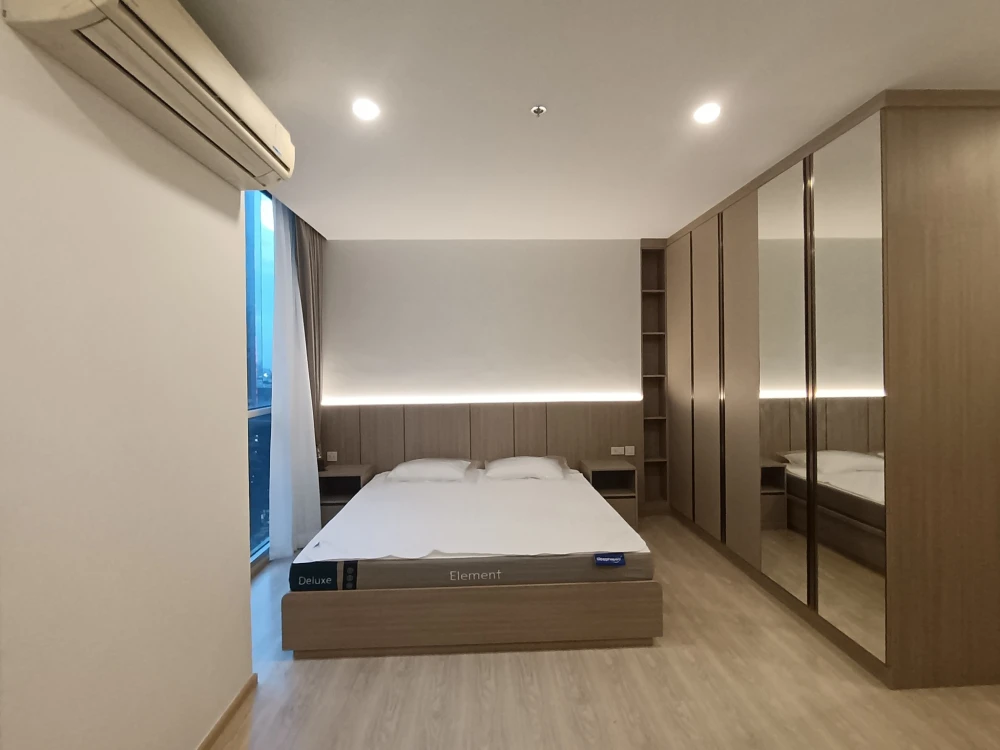 Urgent sale,rent Noble Revolve Ratchada Condo, empty room, affordable price. Those who love decorating rooms, don't wait.