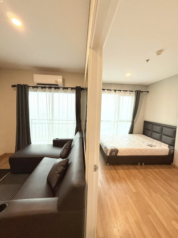 For sale or rent: Lumpini Place Ratchada-Sathu, a condo in the heart of educational institutions and shopping malls. Fully equipped with amenities. Re
