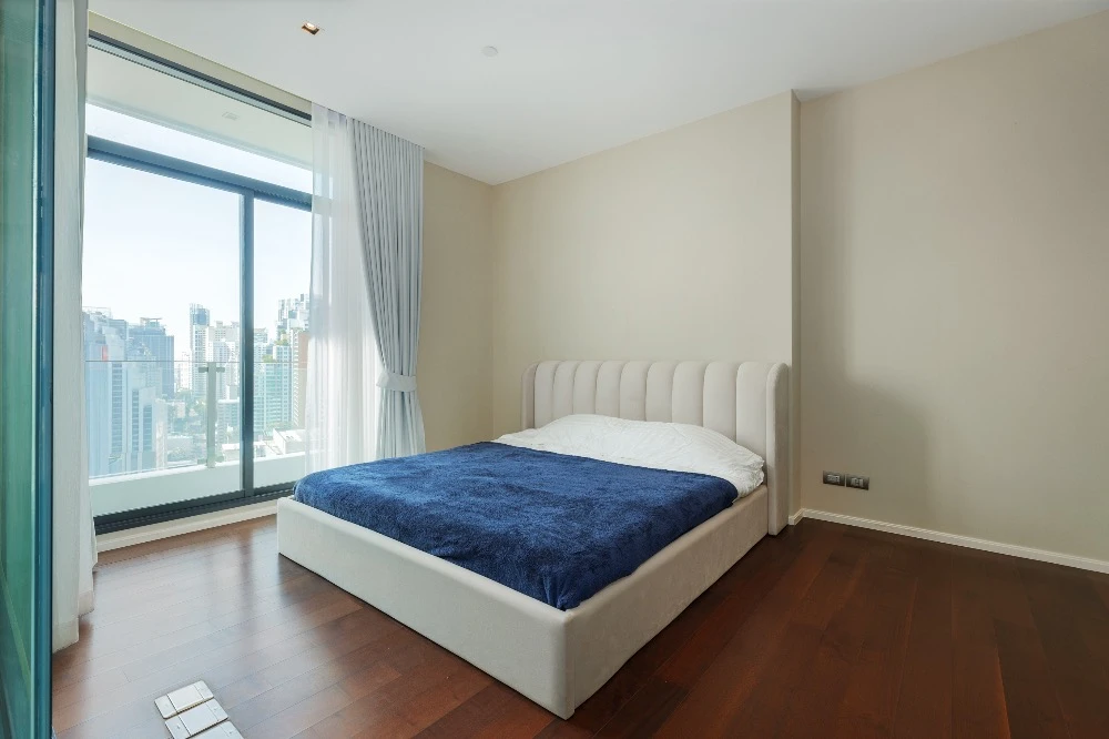 For sale: The Diplomat 39, very private corner unit, auspicious house number, brings wealth to residents, very attractive for booking.