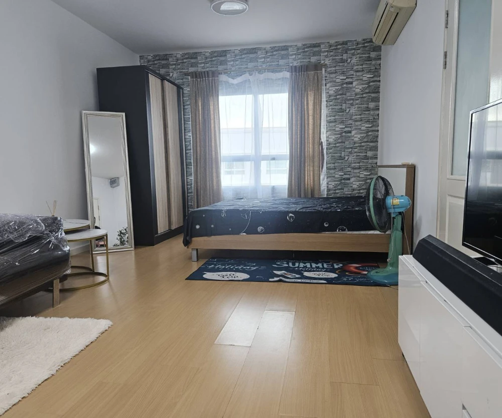 For sale, Lot 624 Lat Phrao Condolette, top floor, spacious room, quiet, private. Don't just look and reserve now.