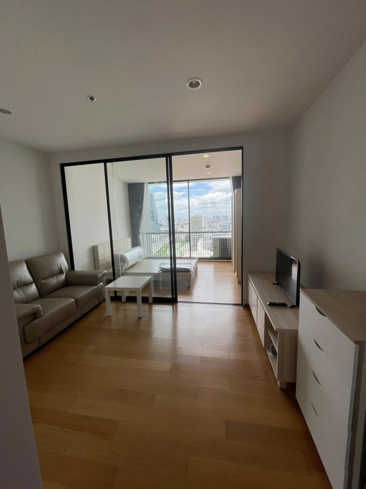 For sale: Noble Revo Silom, 20th floor, empty room, high floor, good view, no blocking buildings. If interested in being an owner, hurry and reserve n