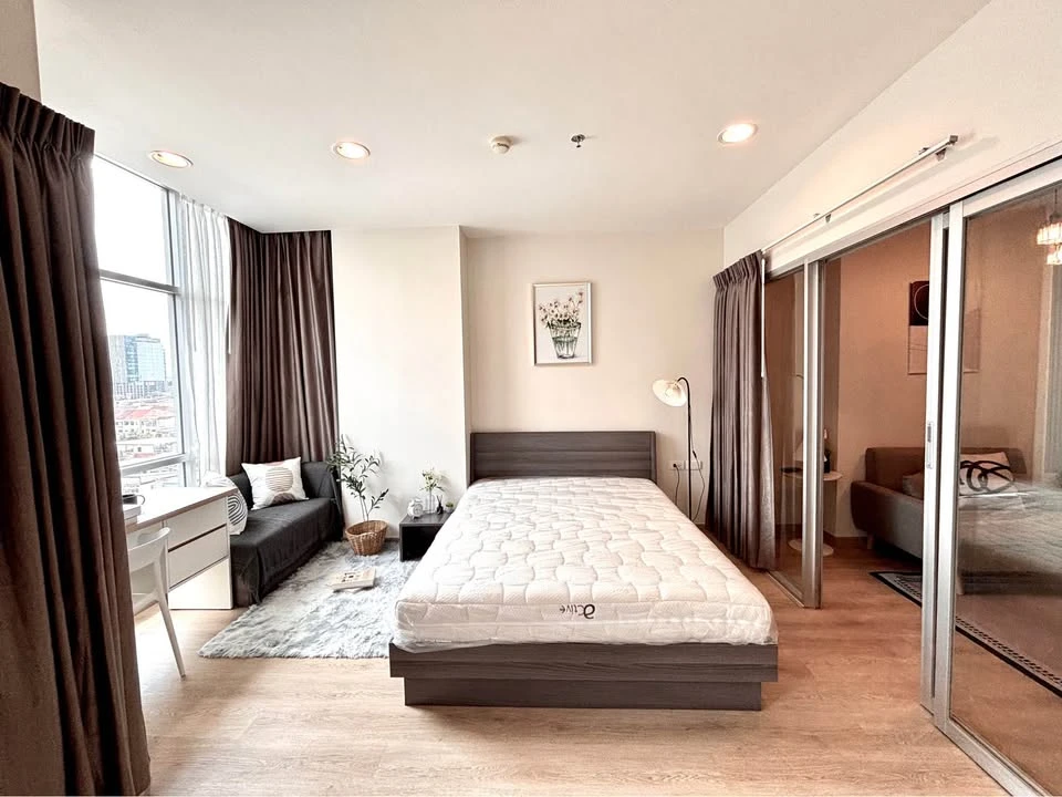 For sale or rent: Centric Sathorn-Saint Louis condo, 9th floor, city view, larger than standard size, comfortable living, beautifully decorated, clean