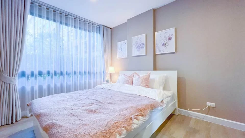 For sale or rent, Metro Luxe Ratchada, 1st floor, balcony next to the garden, very shady, inside the room fully decorated, all in one place, book now.