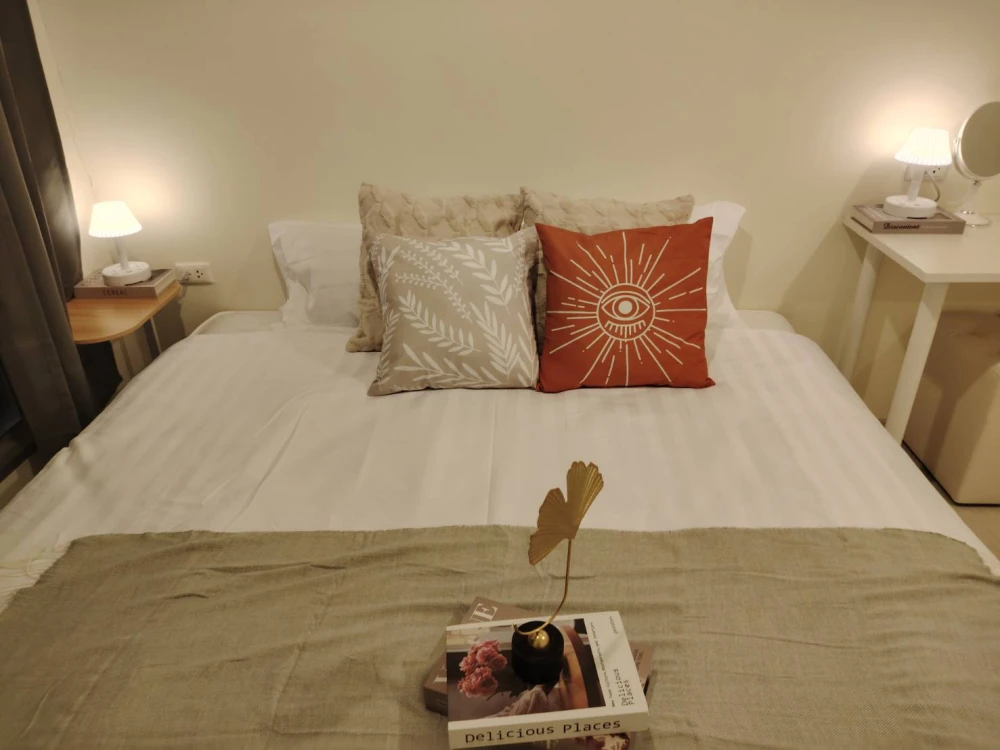 For sale, for rent, Aspire Sathorn-Taksin (Timber Zone), empty room, long balcony, swimming pool view, reserve quickly.
