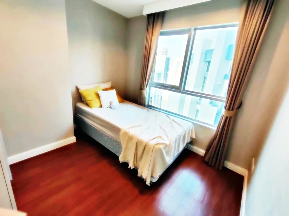 For sale or rent!! Belle Grand Rama 9 Condo, 35th floor, Building A1, beautiful unit, fully furnished, ready to move in. Reserve now!!