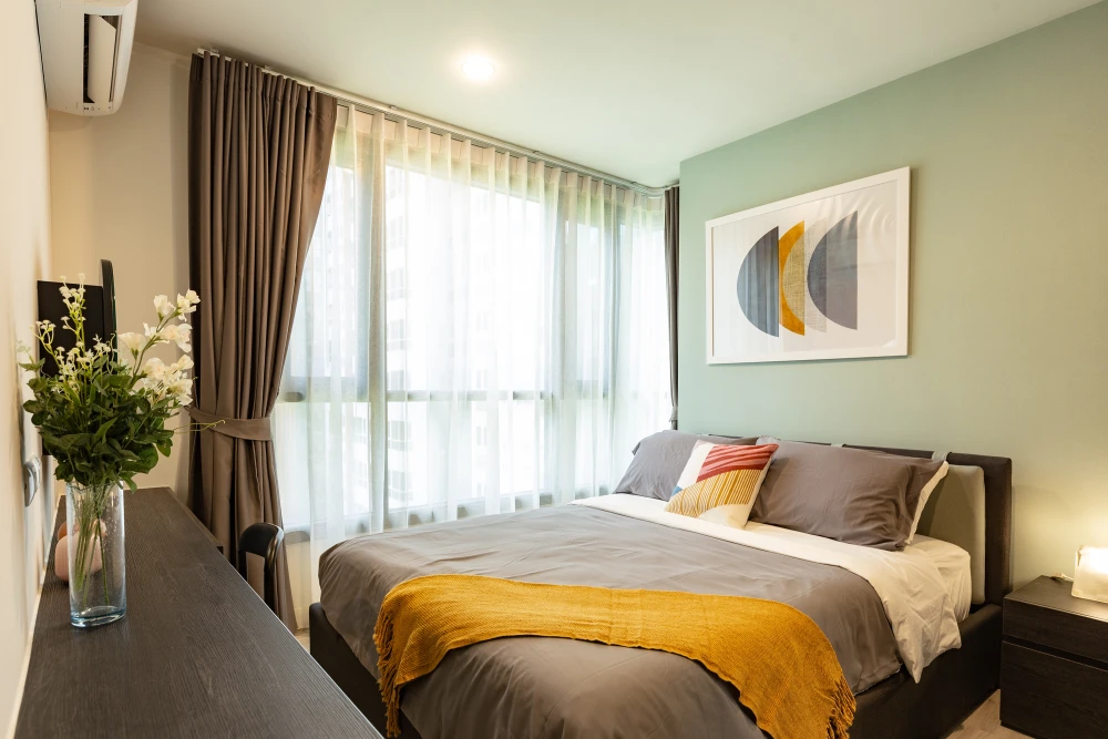 For sale or rent!! XT Huai Khwang Condo, a rare corner unit, fully furnished and inviting. Don't wait! Reserve now!!