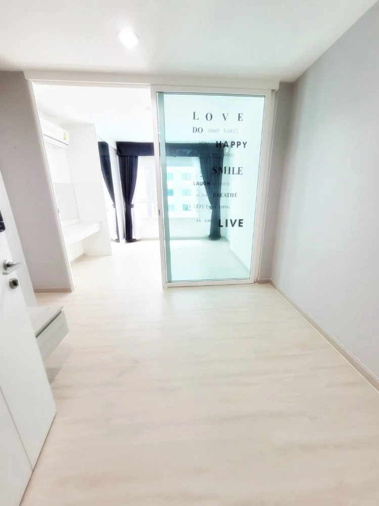 Selling Aspire Erawan, spacious room with lots of usable space, good location, view of the swimming pool, can you not reserve it?