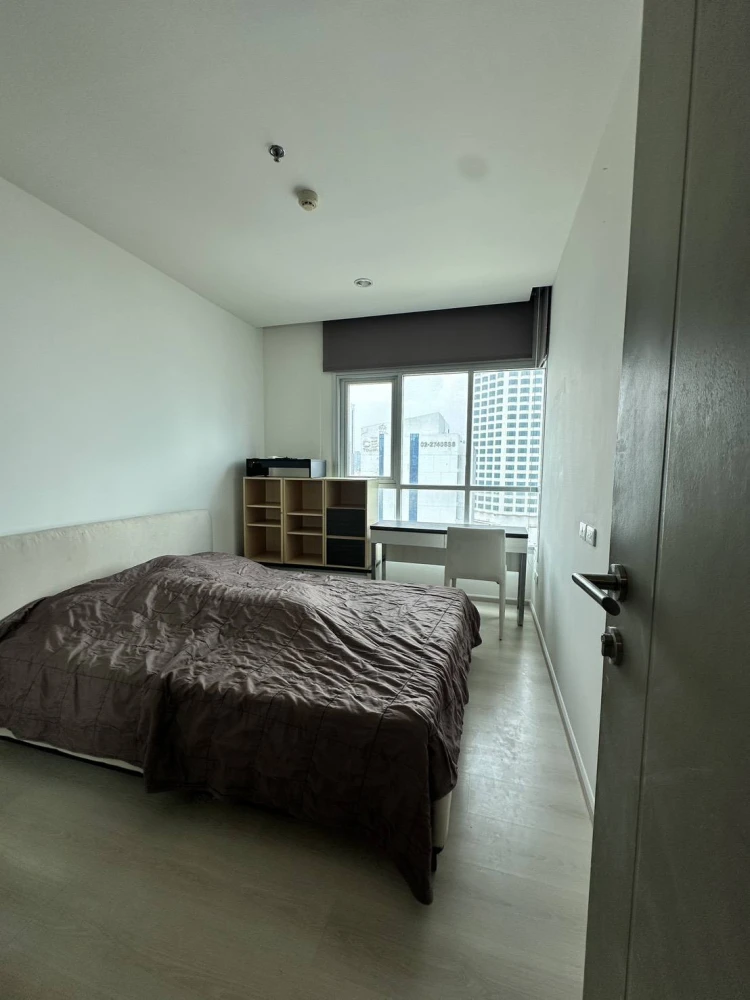 Life Ratchadapisek condo for sale, high floor, ready to move in, fully furnished. Book now!