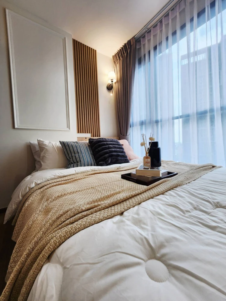 For sale: The Base Rama 9–Ramkhamhaeng, separate rooms, ready to move in. Interested in owning one? Hurry and reserve now.
