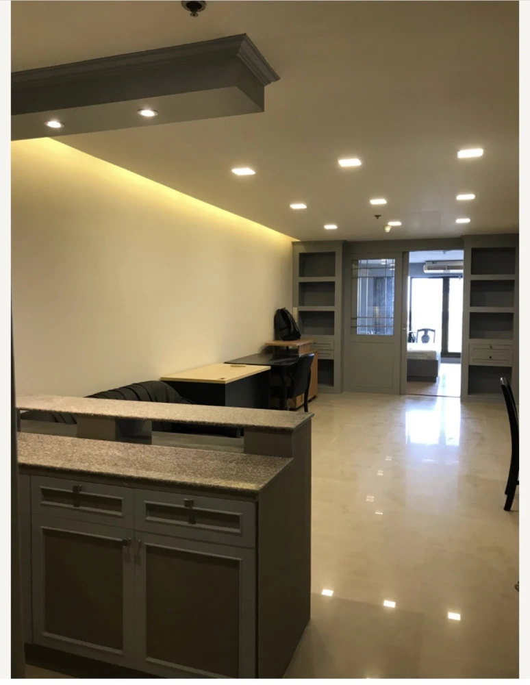 State Tower condo for sale, good looking room, color tone, easy to decorate Full set of furniture. You can reserve now. Hurry up.