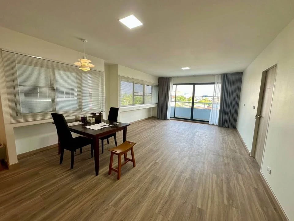 Condo for sale/rent, Garden Court, 4th floor, corner unit. Large room, perfect for the whole family. Own it today! Don't miss out!