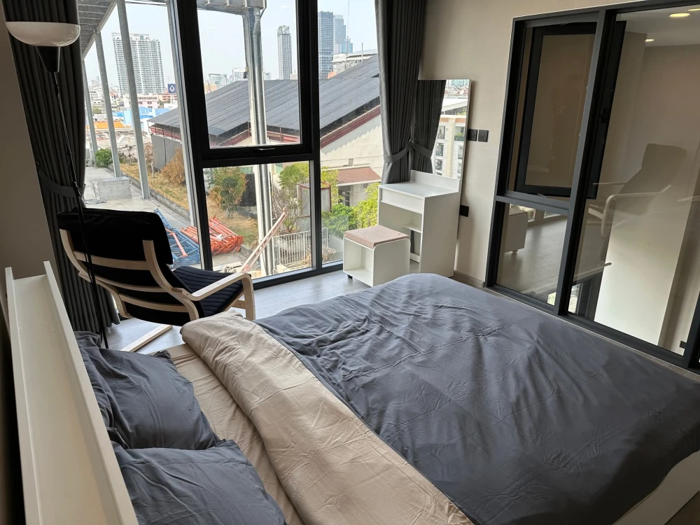 Condo for sale, Cooper Siam, empty room, 1 bedroom, 1 bathroom, very wide front, get city view, no building blocking it, don't miss it.