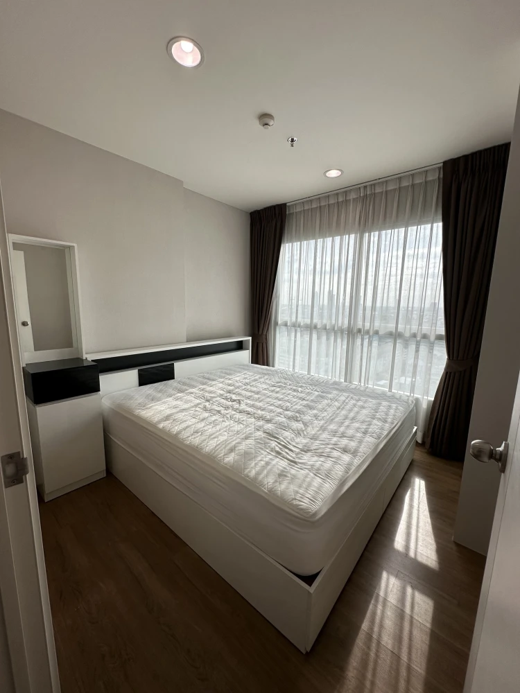 Condo for sale: Fuse Chan-Sathorn, ready to move in, fully equipped, great price. Come reserve now, don't miss out!