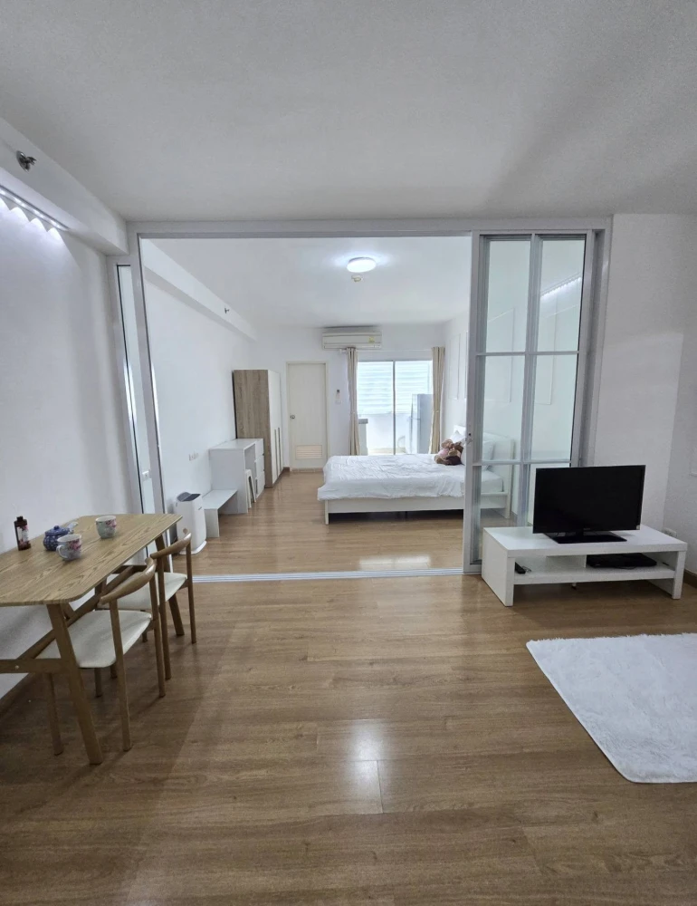 Condo for sale: Supalai Park Srinakarin. Well-partitioned unit with complete amenities. Great value. Own it now!