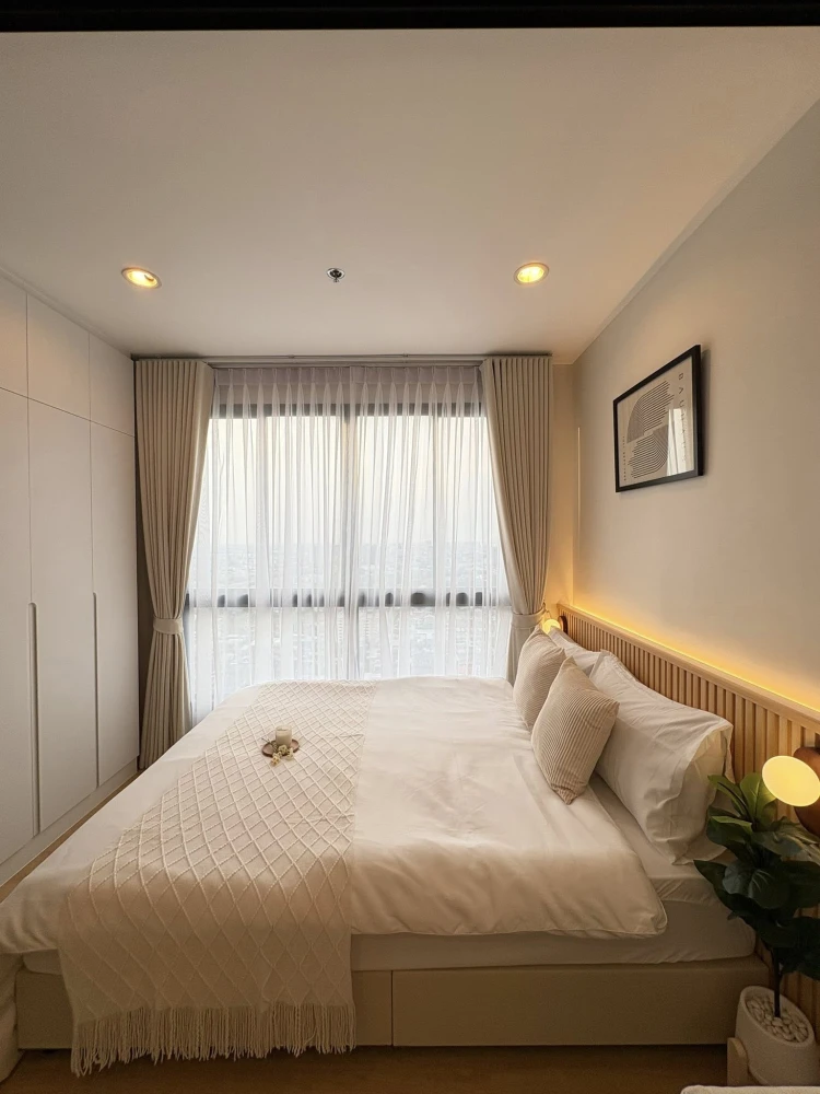 Condo for sale: Ideo Sathorn-Tha Phra. Beautifully decorated room with excellent built-ins. Reserve yours today. Don't miss out!