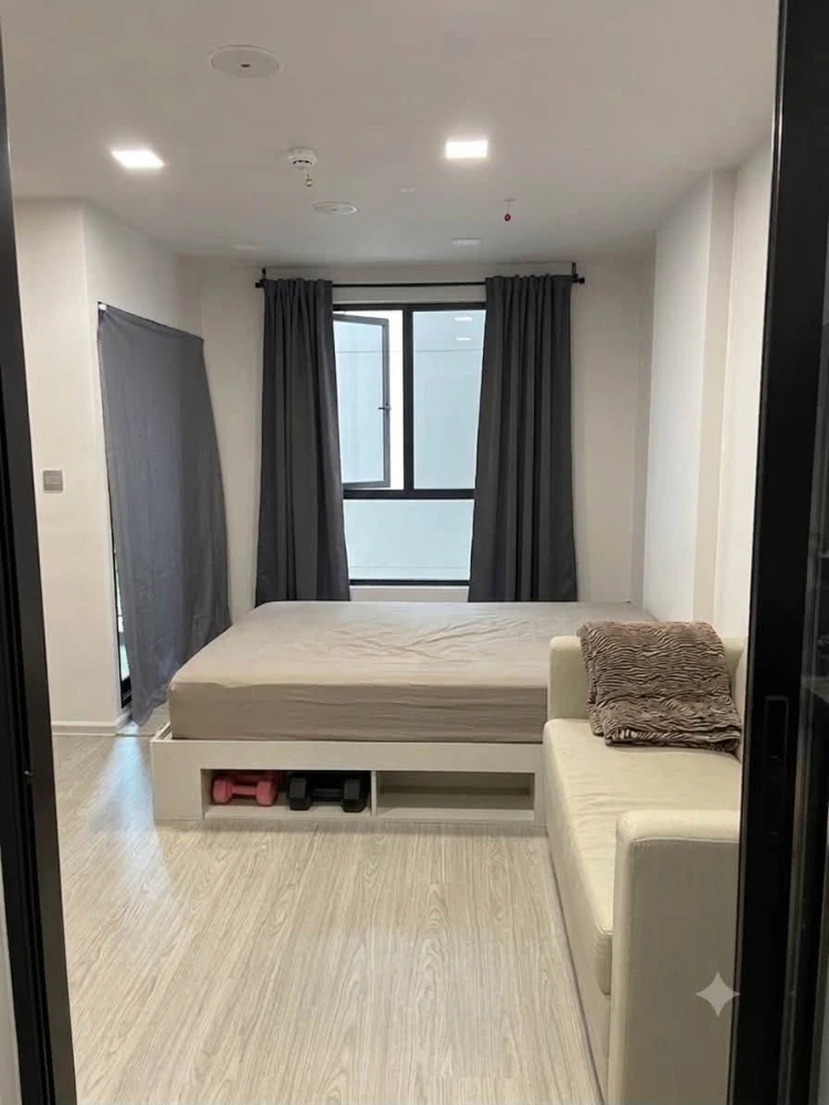 Selling a ready-to-move-in Atmoz Oasis Onnut condo. Fully furnished with appliances. Great value. Don't miss out!