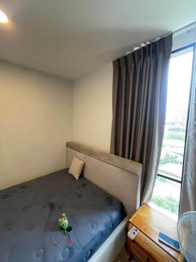 Selling a condo at BEAT Bangwa Interchange. Corner unit at the end of the hallway, private, well-designed, high floor, unobstructed view, good ventila