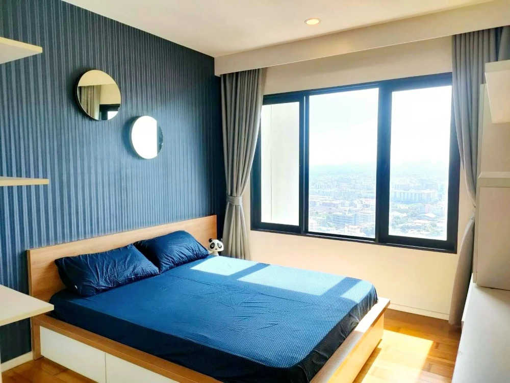 Condo for saleor rent, Blocs77, 26th floor, high view, comes with complete facilities, come and own it today.